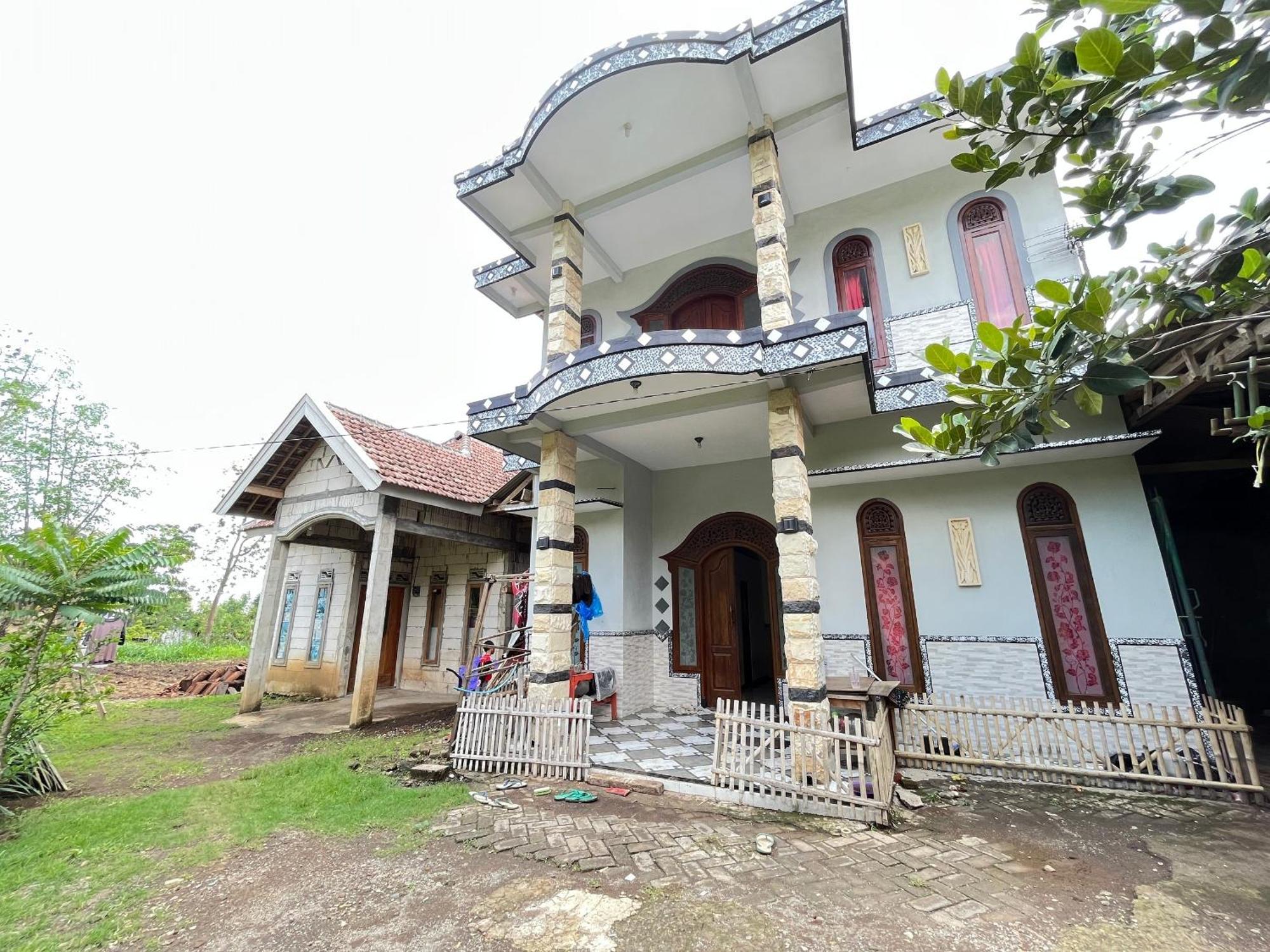 Spot On 93423 Kost Berkah Near Kebun Teh Wonosari Hotel Lawang Ngoại thất bức ảnh